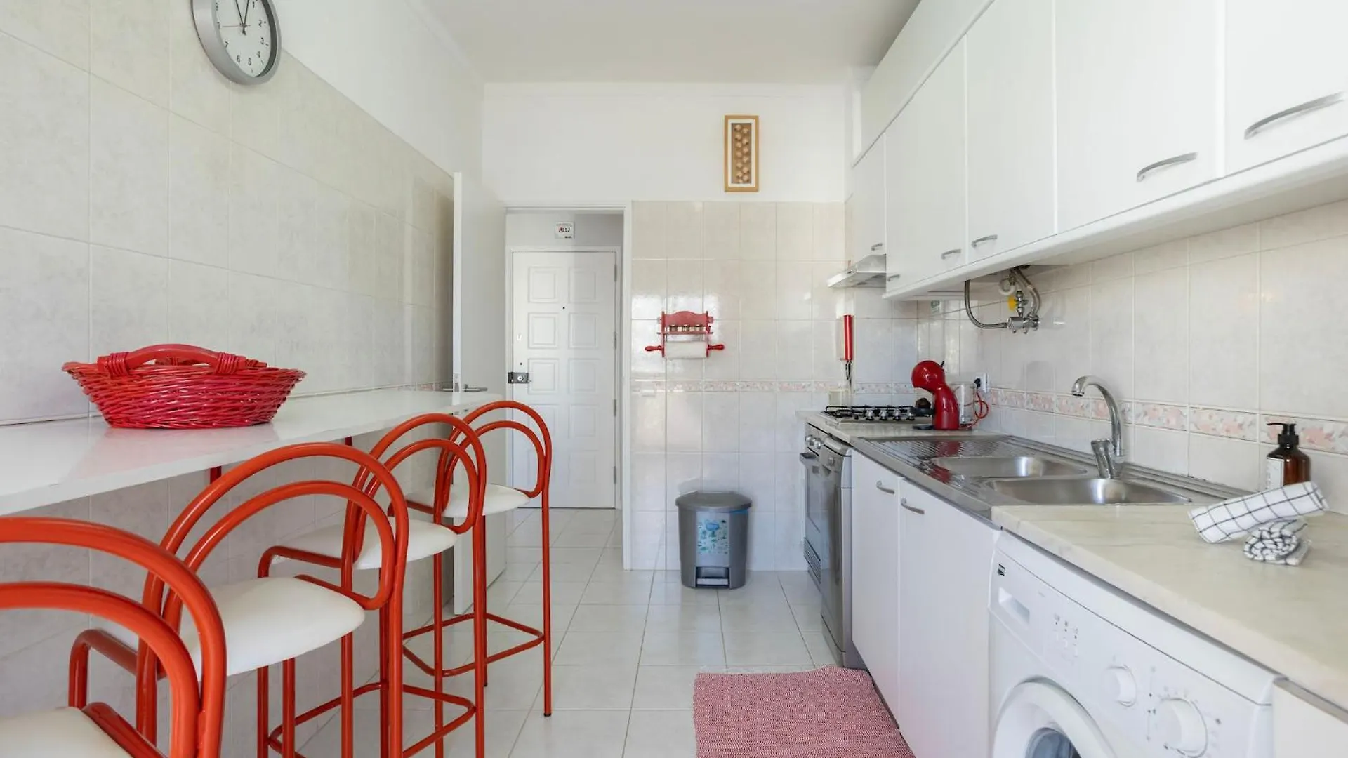 Centralgarve - 1 Bedroom Apartment Near The Beach In Quarteira - Anglo Atlantico 0*,  Portugal